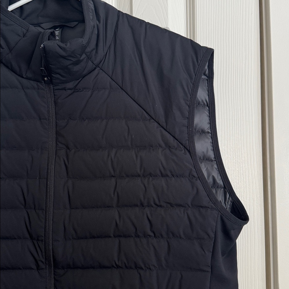 Men’s Lululemon “Down for it all” vest in size XL - Picture 2 of 7